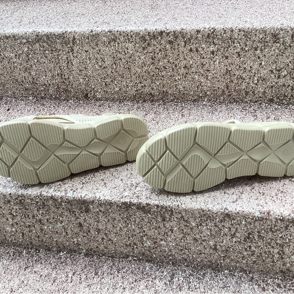 Comfortable beige, lightweight summer shoes - Picture 2 of 3